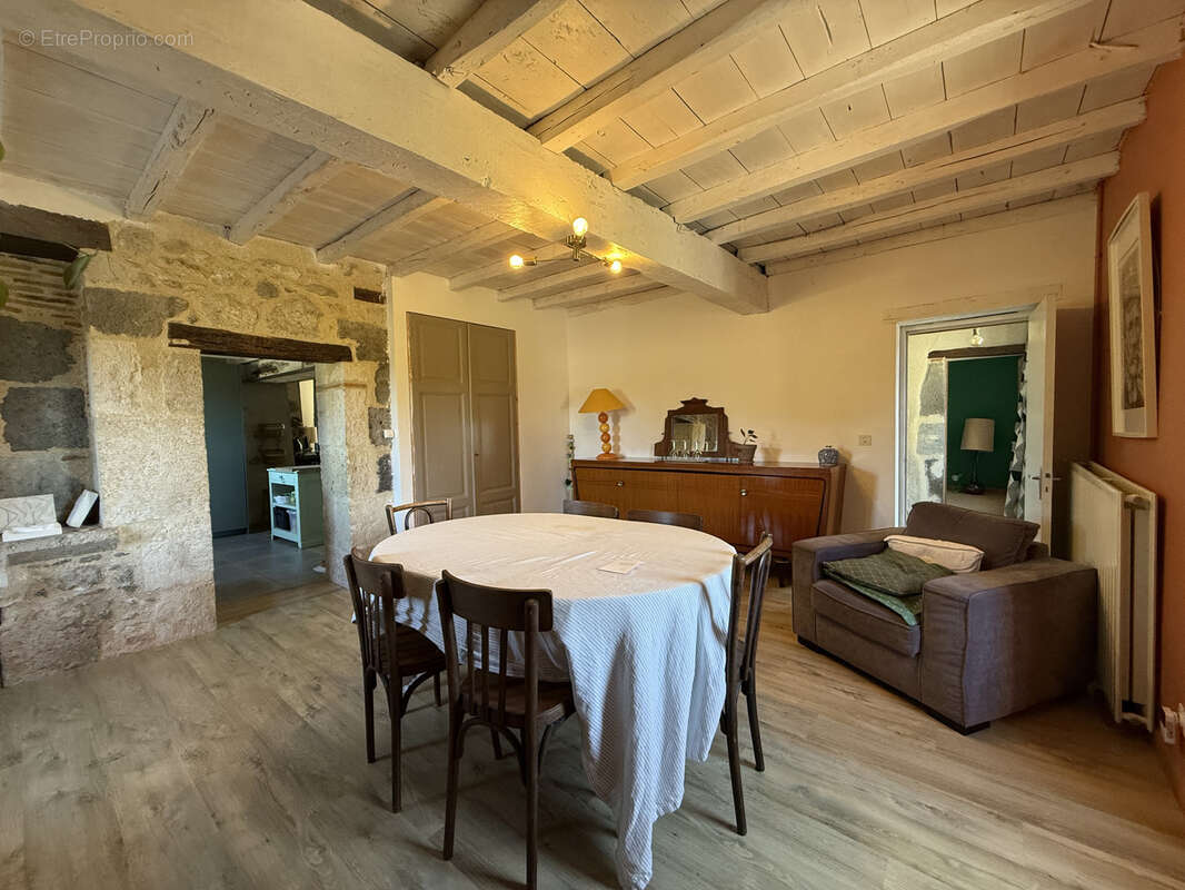 Secteur condom—maison de hameau avec dependances sur 1658m2 - photo 6