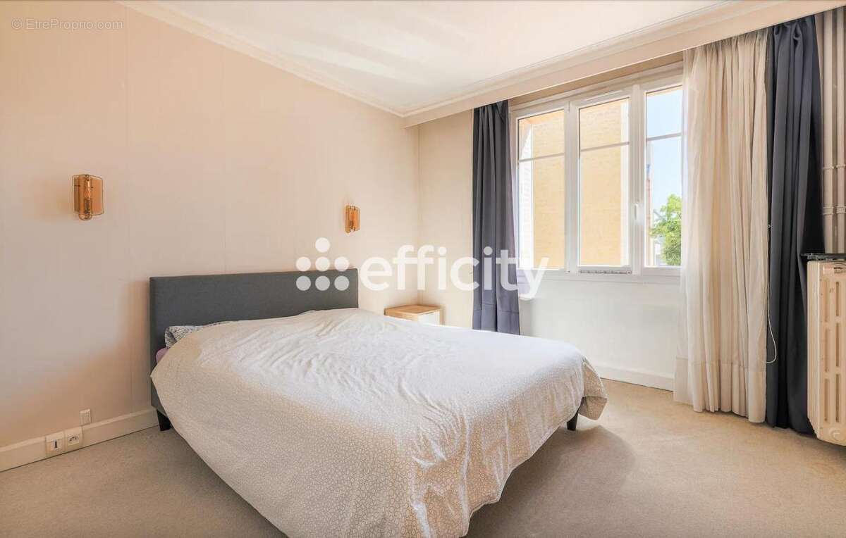 Appartement à COURBEVOIE