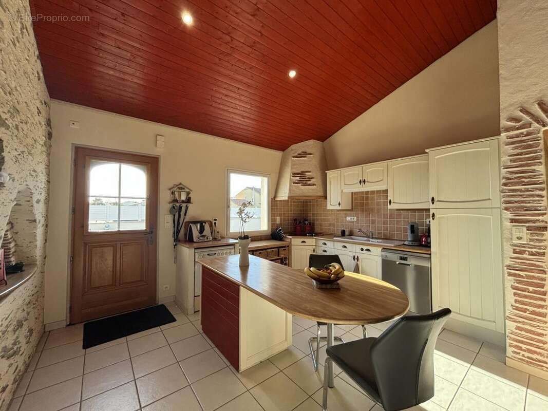 Maison 128 m² à Saint-Michel-Chef-Chef  - photo 7