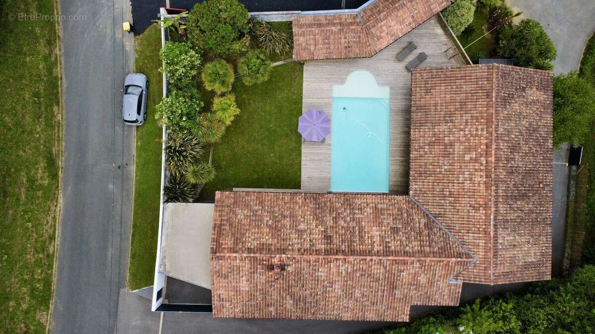 Villa d'architecte de type t8 de 220 m2 dont un appartement de 46 m2 avec piscine - photo 18
