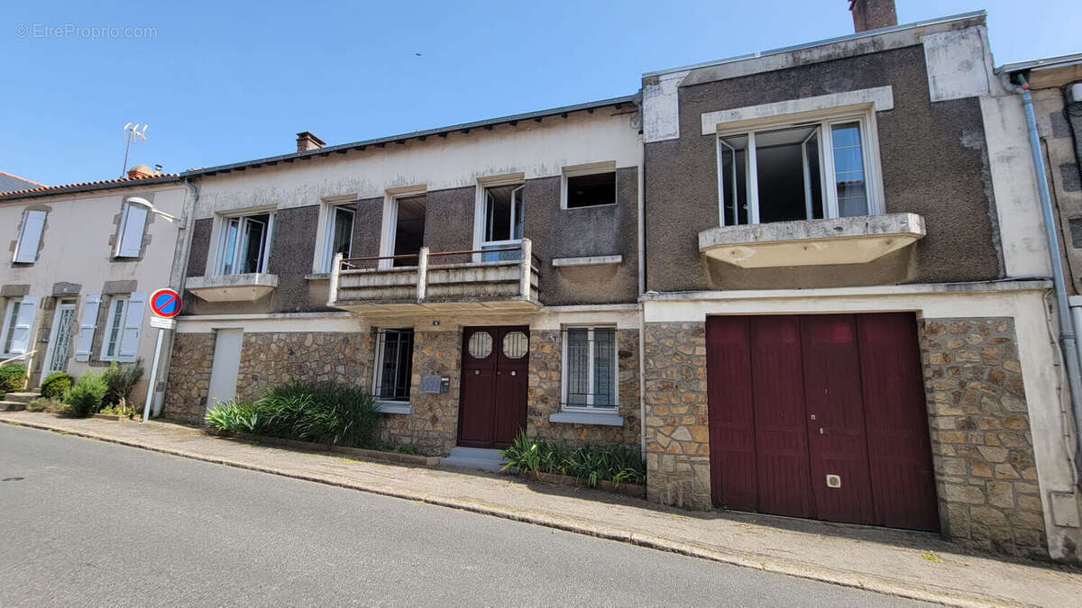 Maison St Etienne Du Bois 5 pièce(s) 160 m2 - photo 2