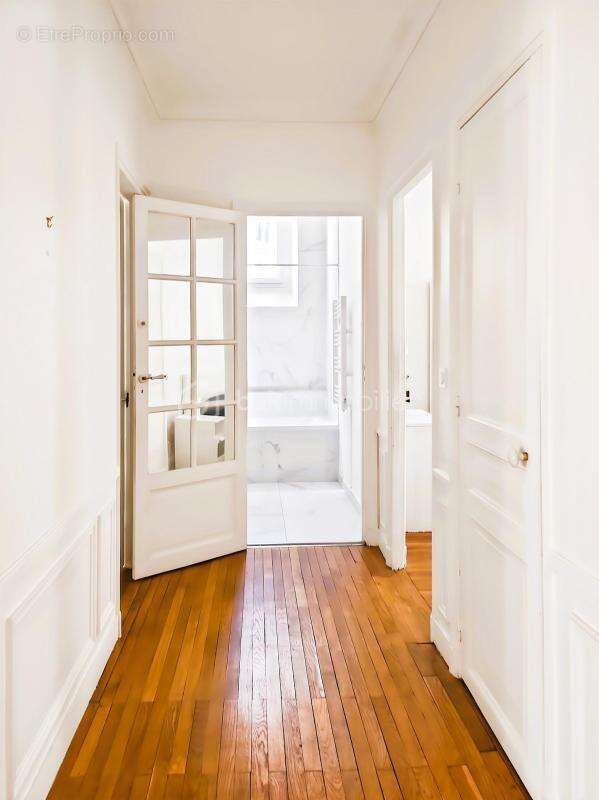 Appartement à PARIS-16E