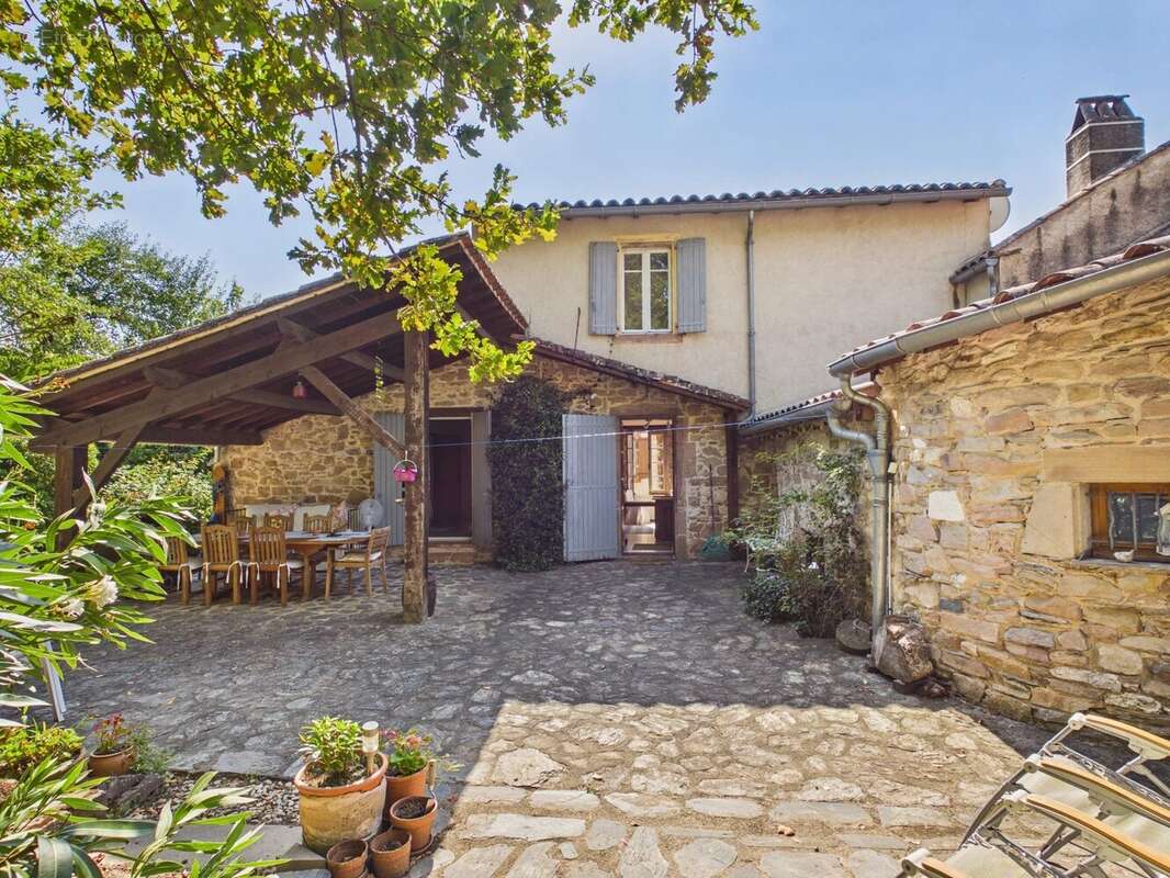 Grande maison de caractère à Monestiés – 270 m², piscine, jardin et potentiel gîte/location entre Cordes et Albi - photo 12