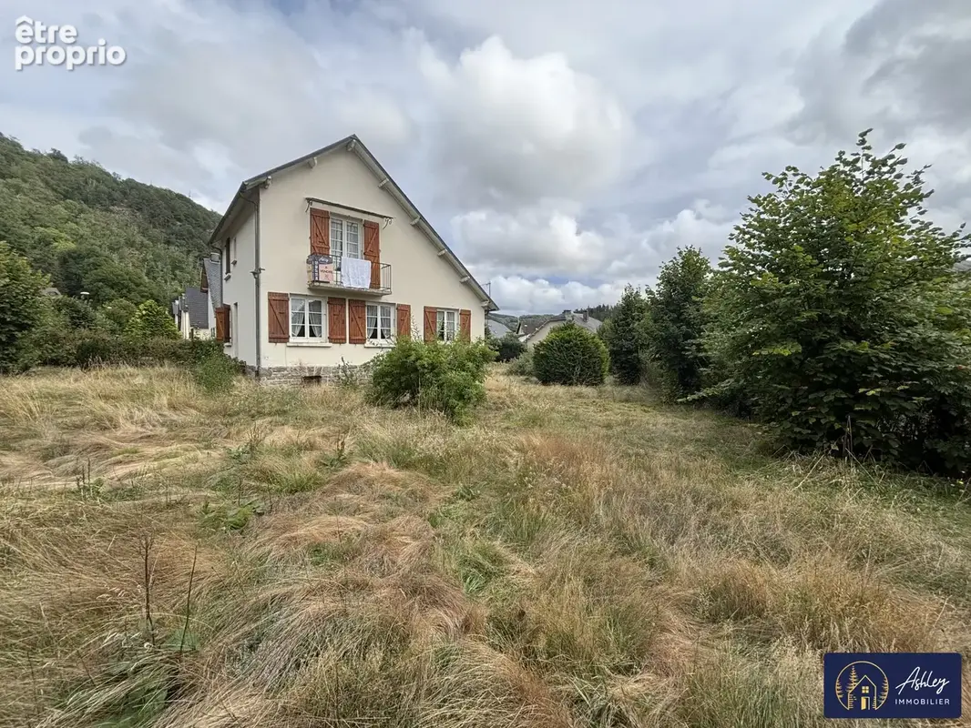 Maison 4 pièces CHAMPS-SUR-TARENTAINE (Cantal)