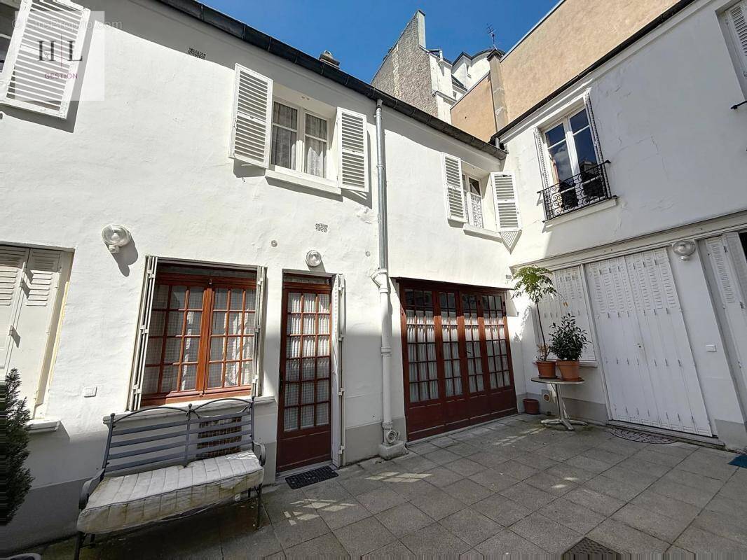 Appartement à PARIS-17E