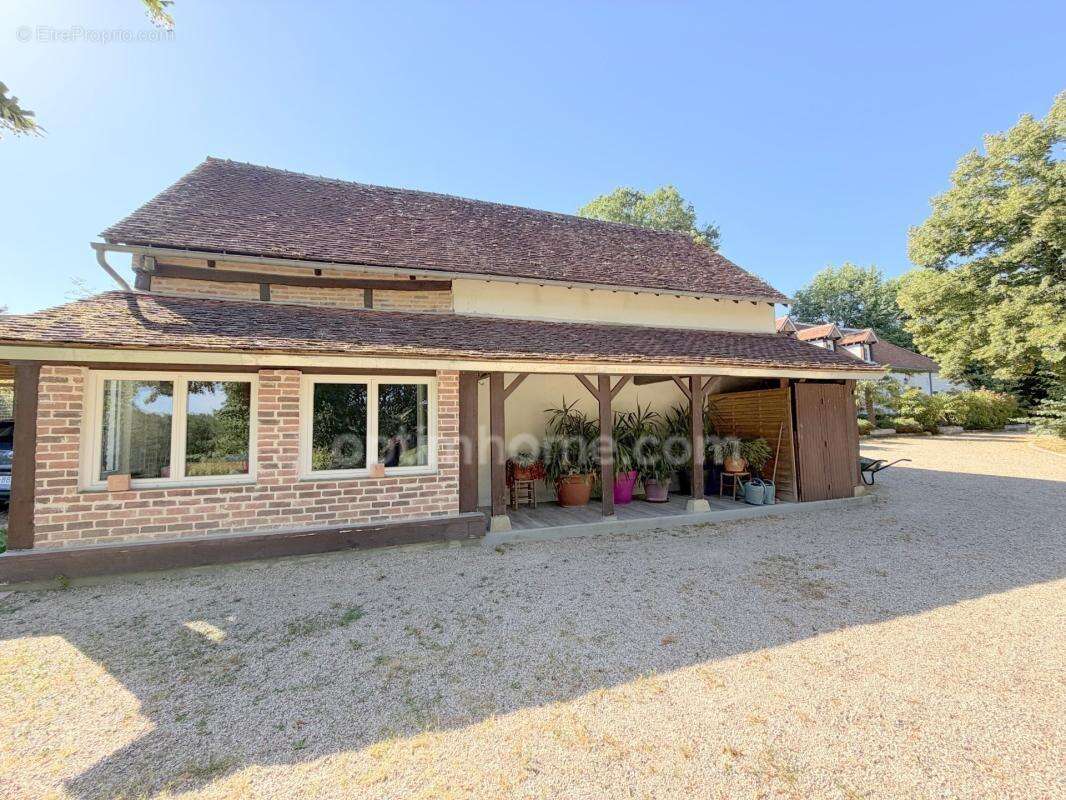 Propriété à vendre 10 pièces MERY SUR CHER (18) dans un environnement très calme et verdoyant - photo 4