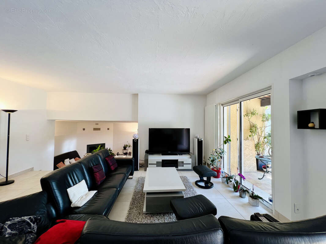 Maison à SAINT-LAURENT-DU-VAR