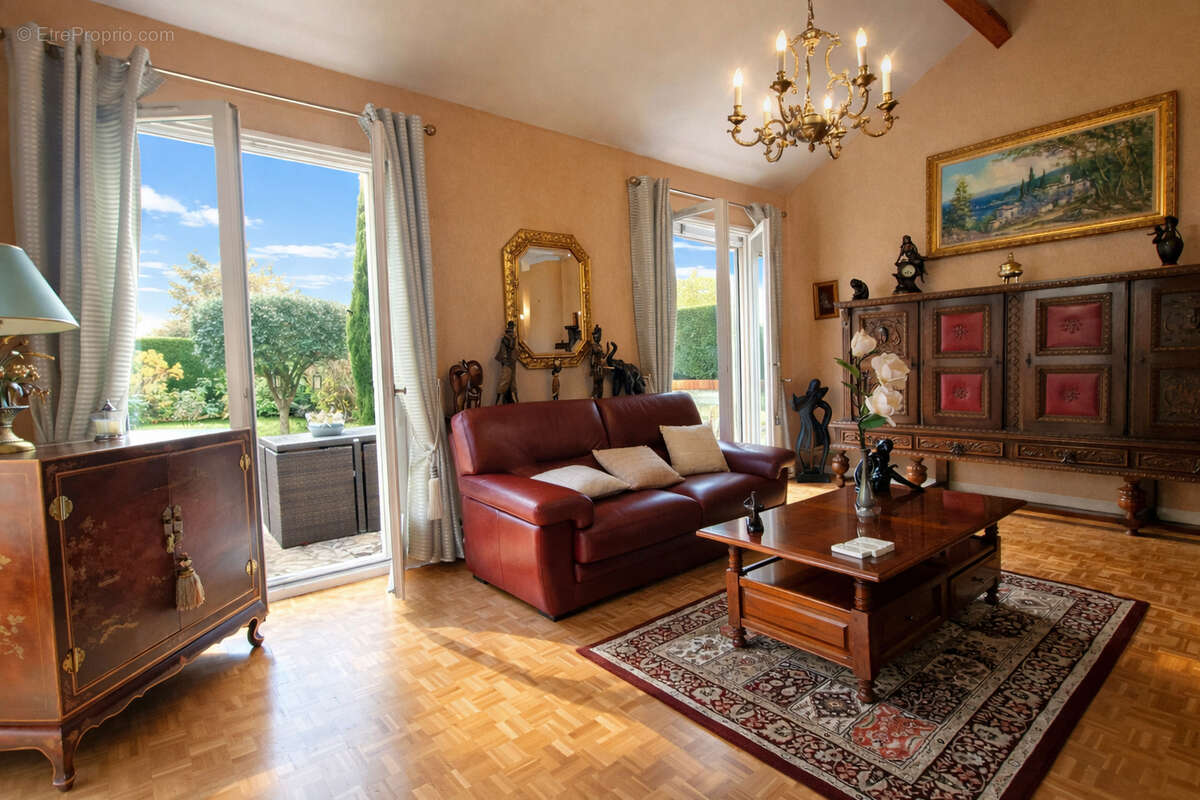 Maison à VOISINS-LE-BRETONNEUX