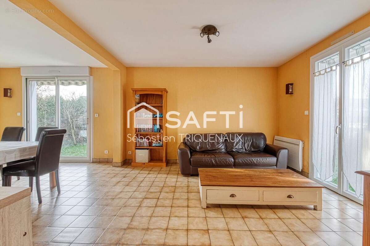 Photo 2 - Maison à MONTREUIL-JUIGNE