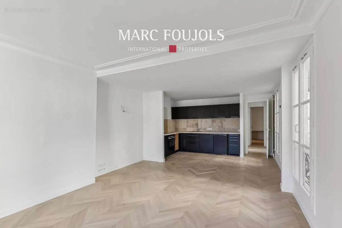 Appartement à PARIS-1E