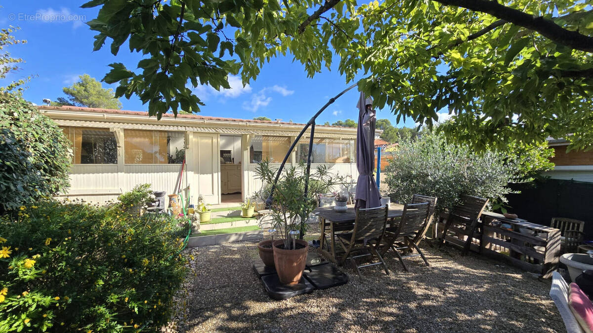 Maison à LE CASTELLET