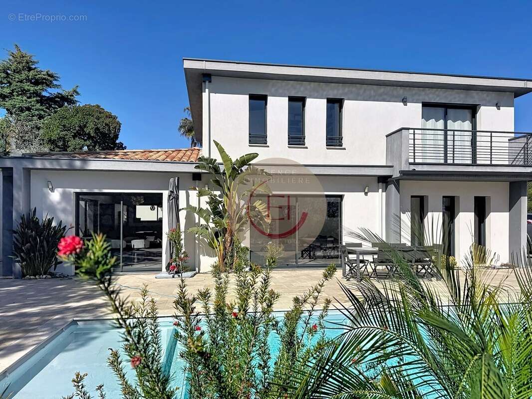 Maison à LES ADRETS-DE-L'ESTEREL