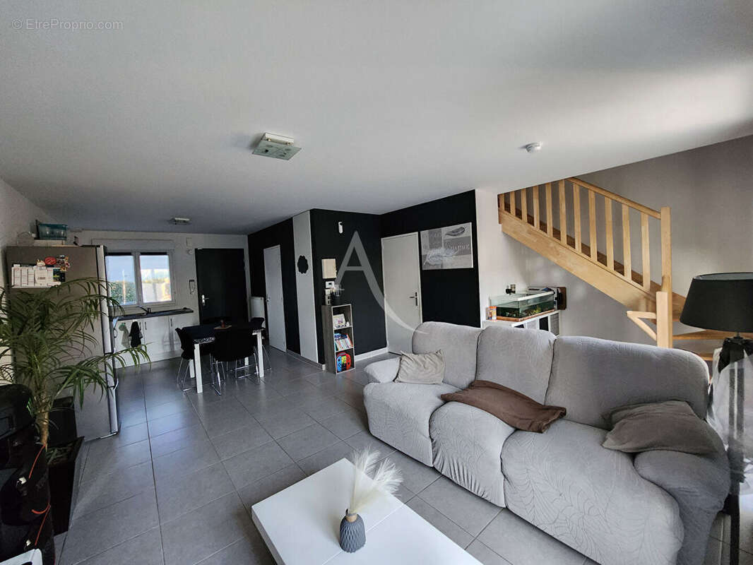 Maison à SAINT-ETIENNE-DE-MONTLUC