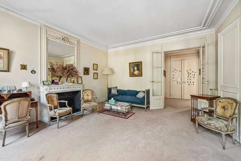 Appartement à PARIS-7E
