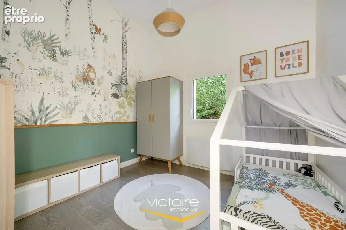 Bourgoin-Jallieu, Mozas – Maison contemporaine de 5ch, 166 m² avec vue incroyable, piscine chauffée et DPE B - photo 15