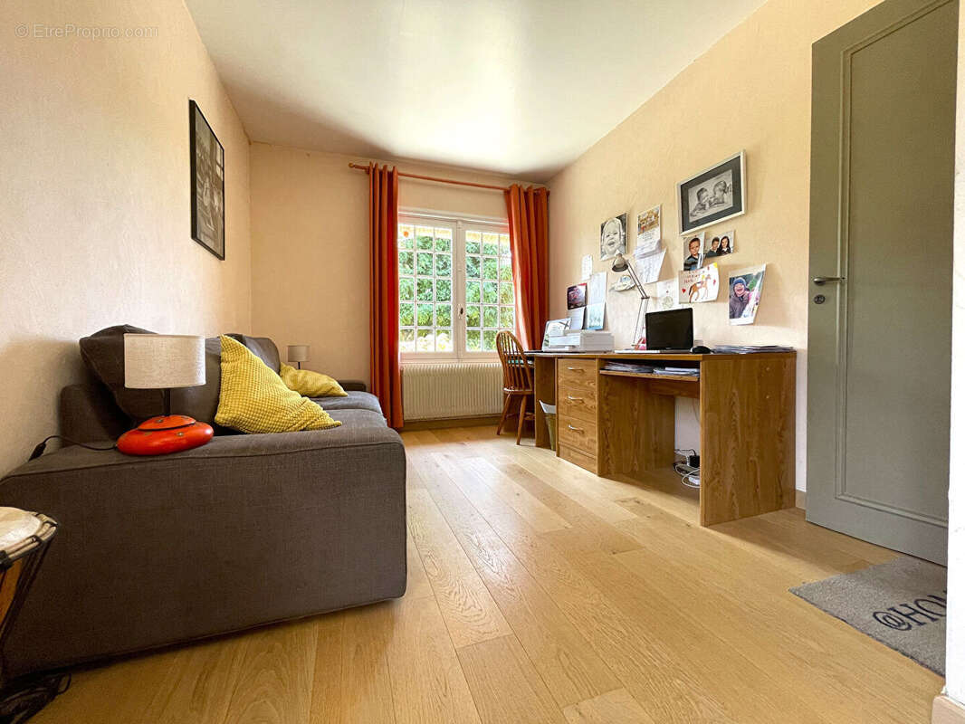 Belle demeure de caractère de 163 m² avec dépendances et terrain de 4651m² - photo 7