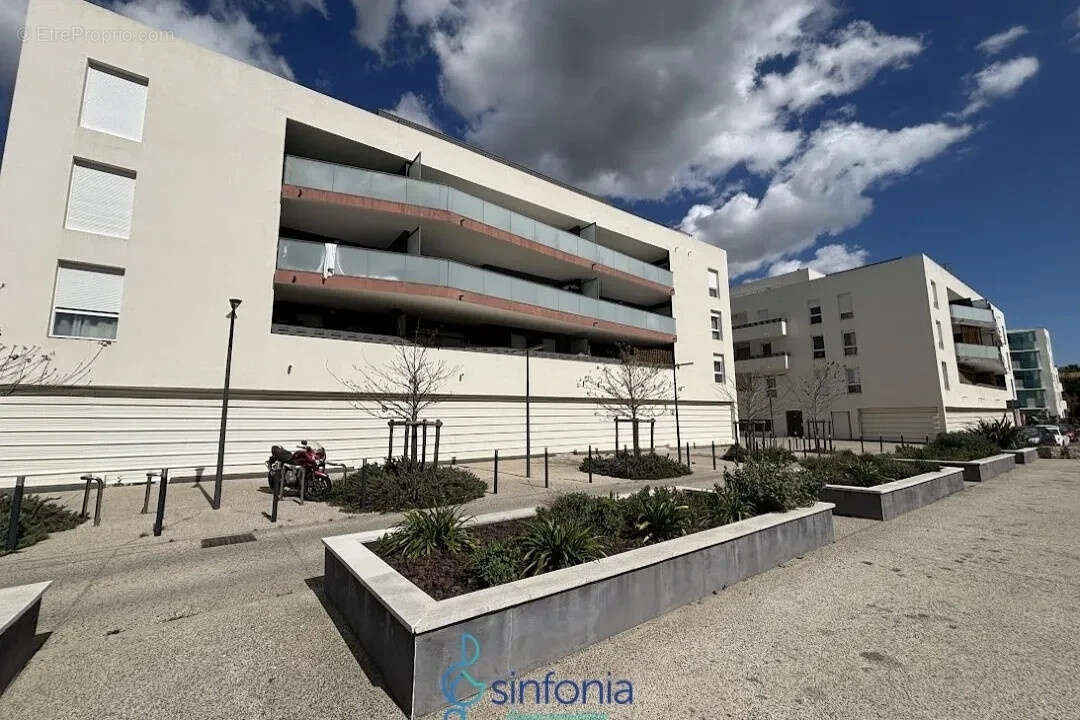 Commerce à JUVIGNAC