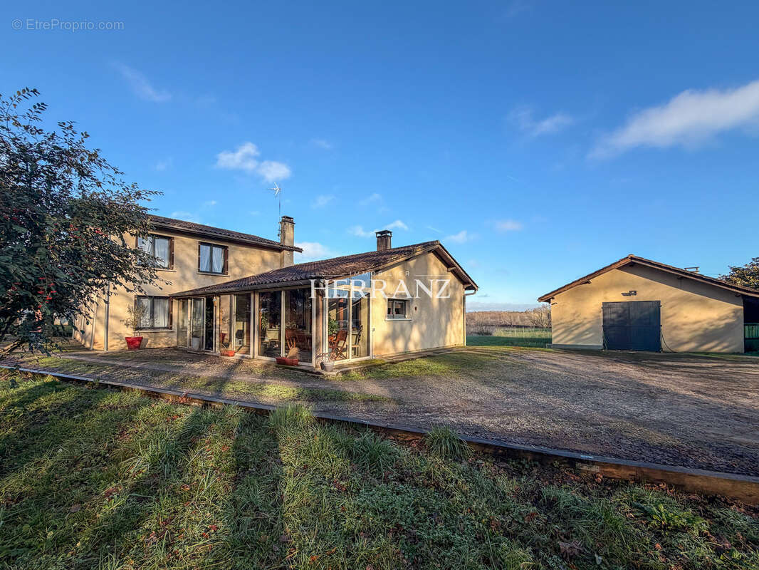 Maison à MONTAGNE