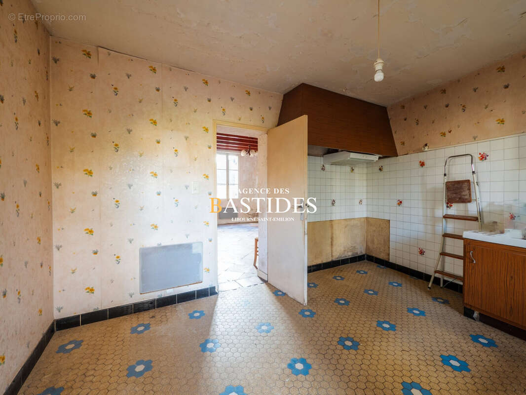 Maison à SAINT-LAURENT-DES-COMBES