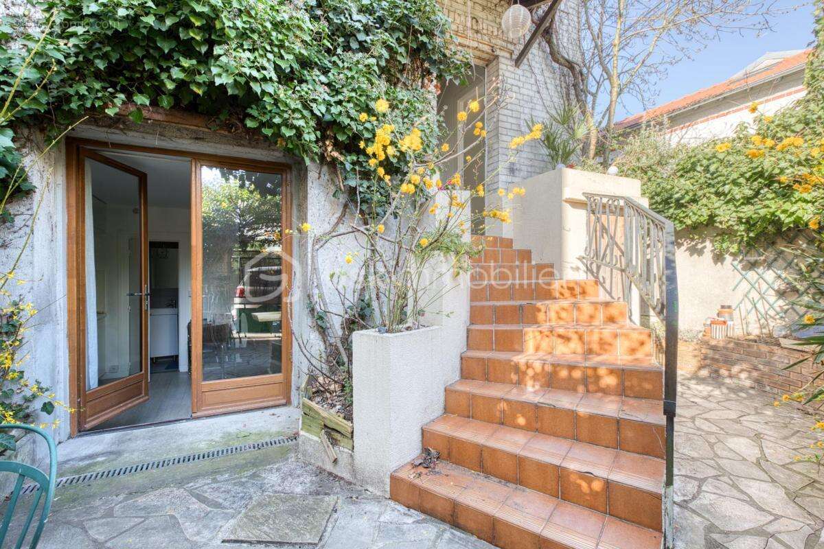 Maison de ville T5 (4 chambres) de 155 m2 - VILLA CHASSAGNOLLE - LES LILAS - photo 3