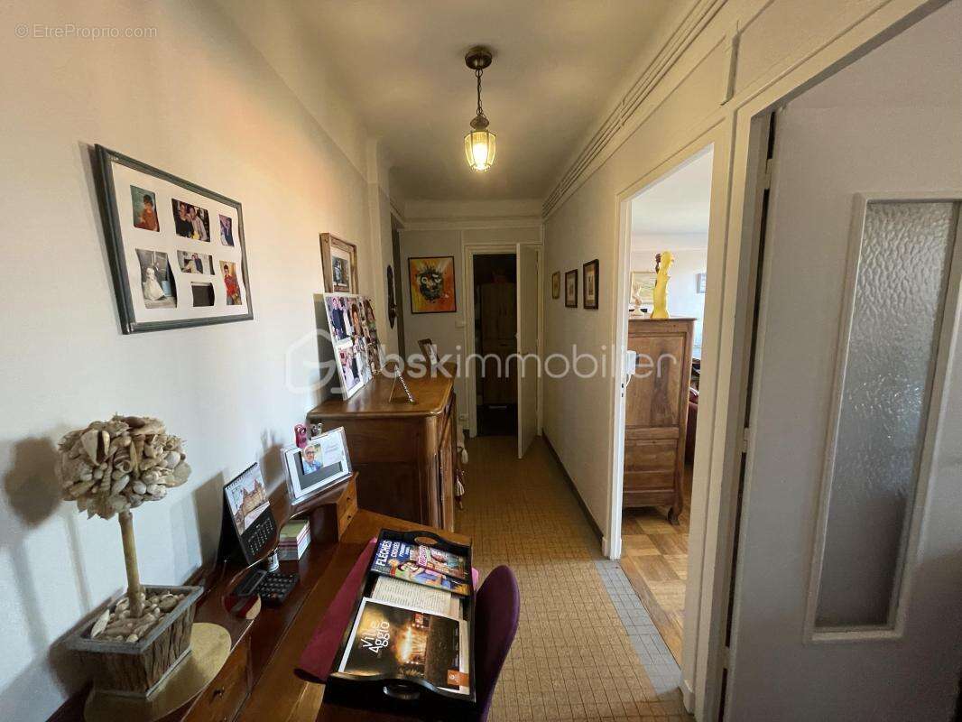 Rare ! superbe T2 traversant avec garage fermé privé, cave et deux balcons - photo 16