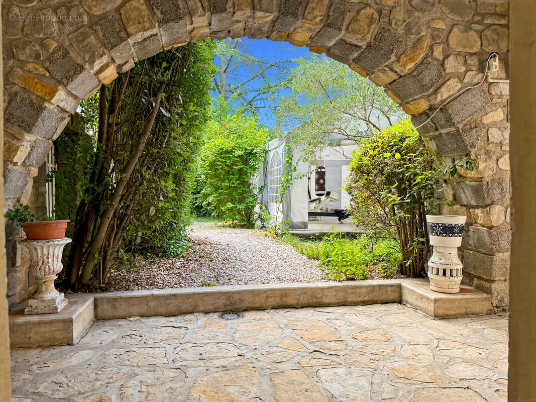 Maison à VILLENEUVE-DE-BERG