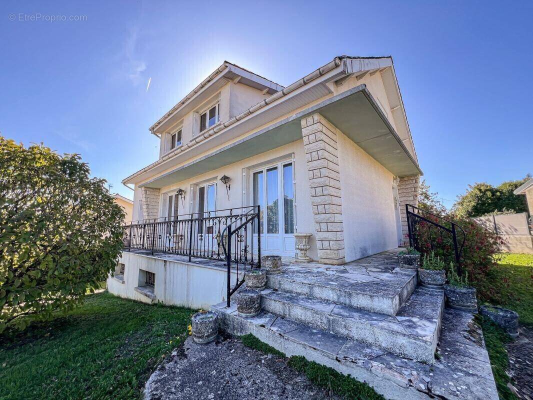 Maison à LIGUGE