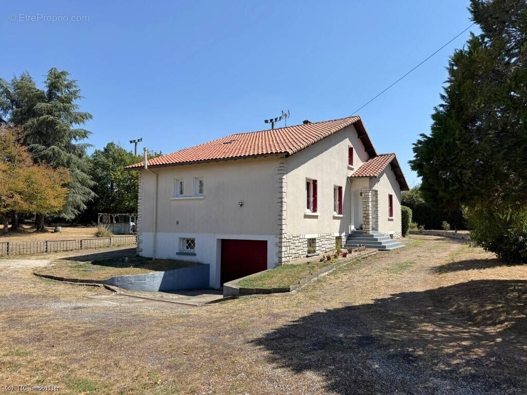 Maison à VERTEUIL-SUR-CHARENTE