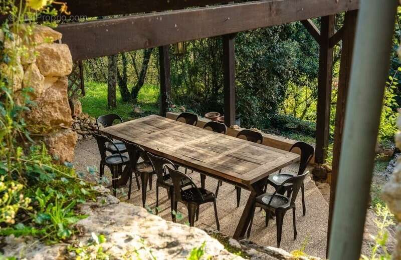 Maison à SAINT-LEON-SUR-VEZERE