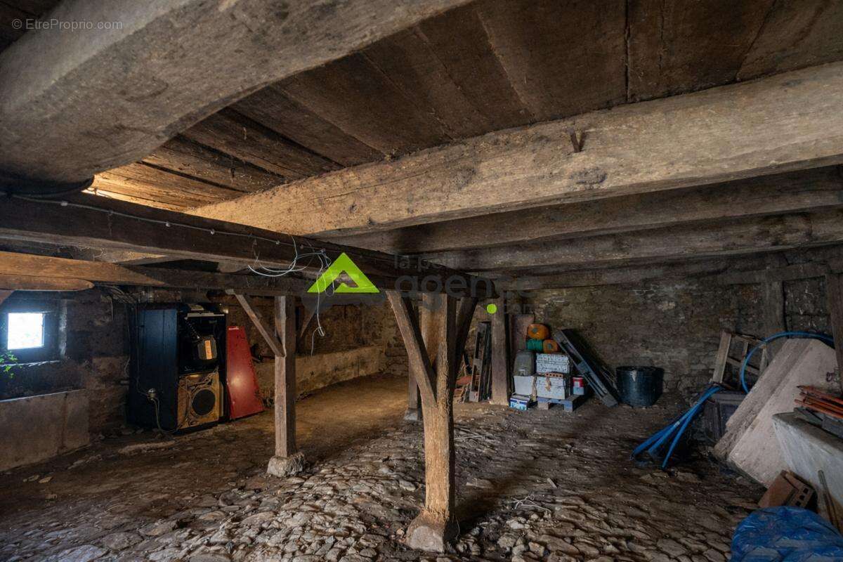 Maison à SAINT-MARC-A-FRONGIER