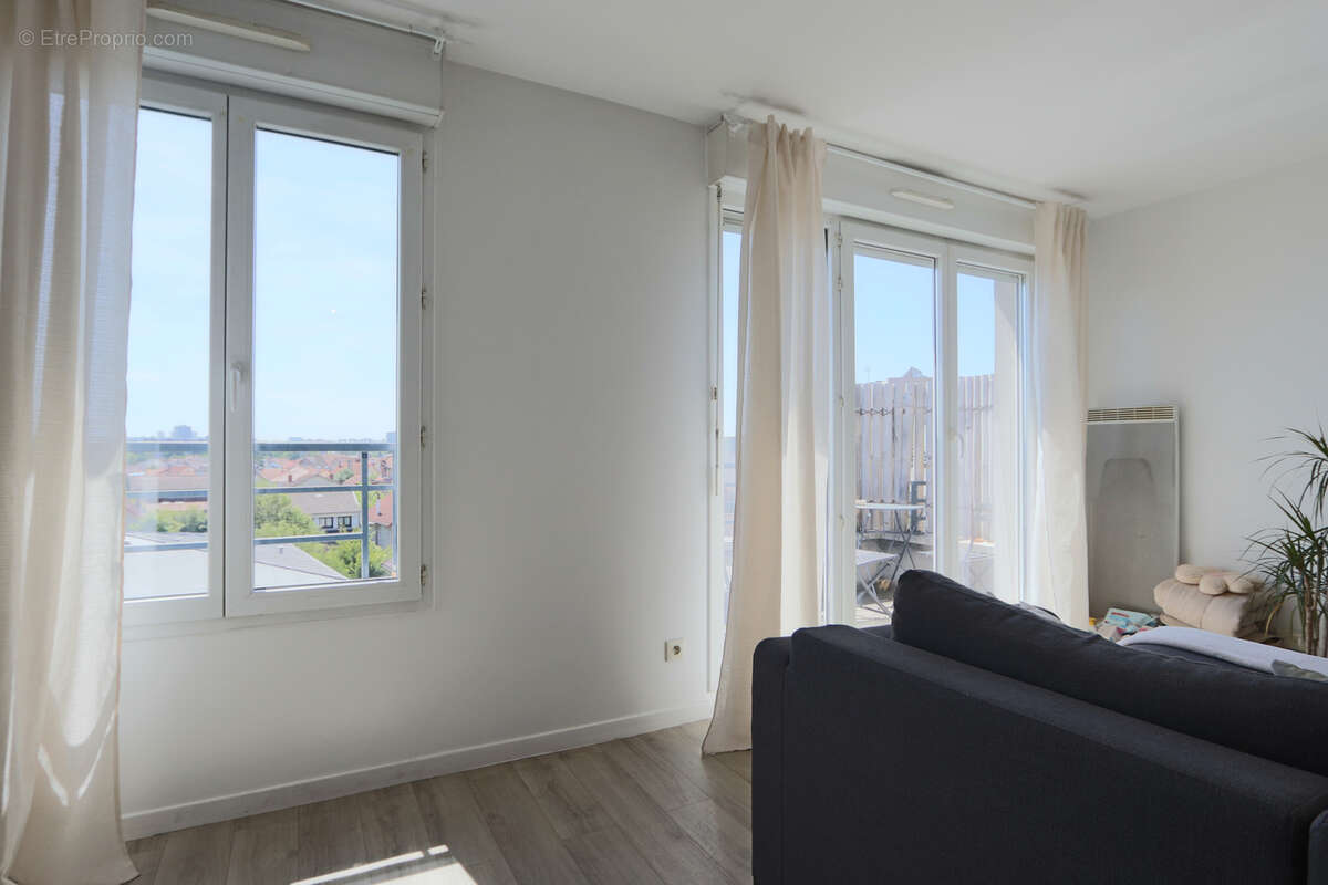 Appartement à LES PAVILLONS-SOUS-BOIS
