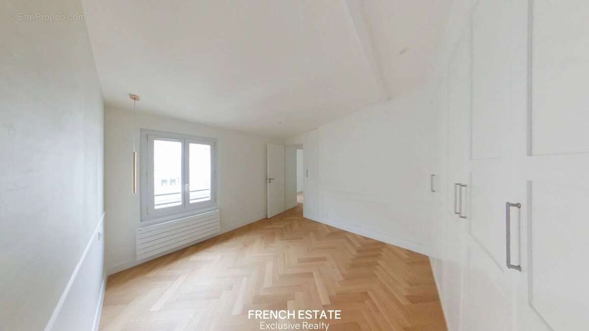 Appartement à PARIS-1E