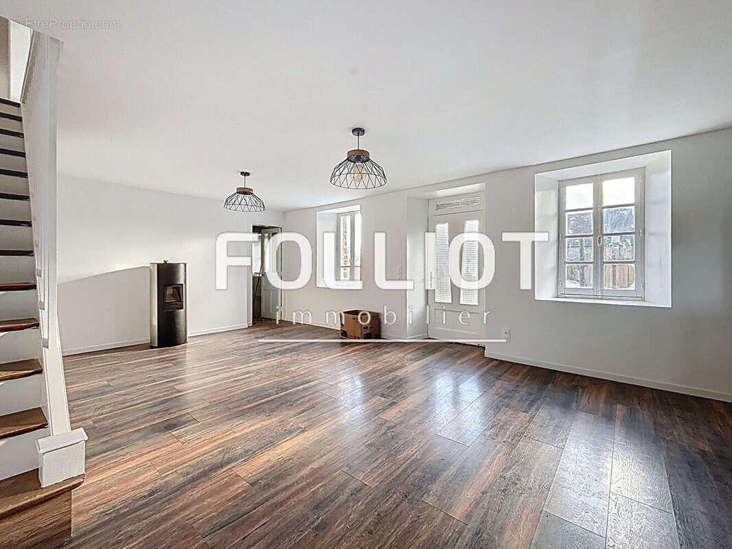 Maison à SAINT-SAUVEUR-LA-POMMERAYE