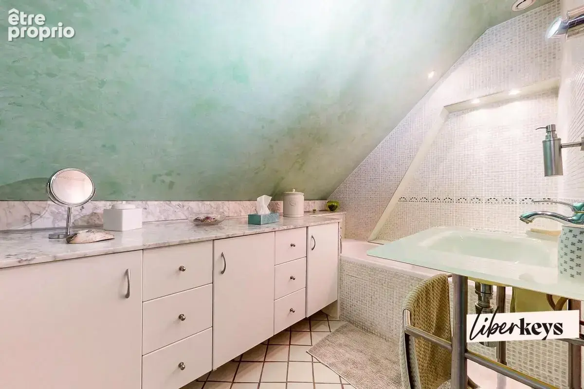 A vendre - Appartement triplex de 7 pièces de 109 m² - Annecy 74000 - photo 9
