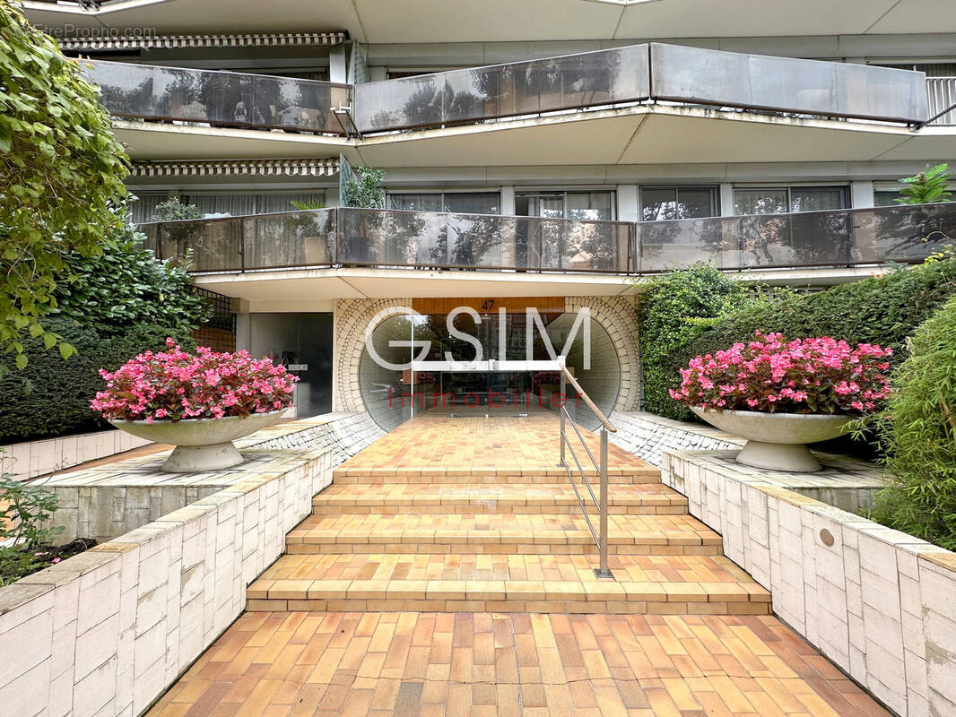 Appartement à NEUILLY-SUR-SEINE