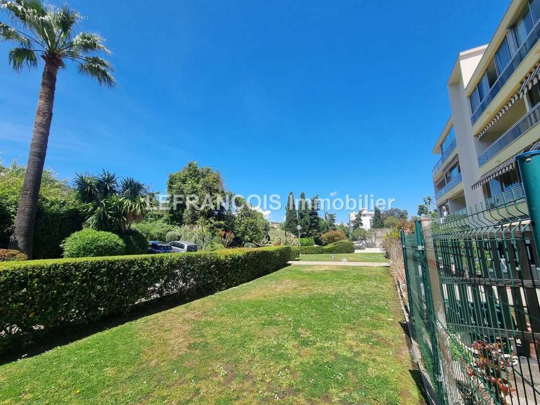 Appartement à VALLAURIS