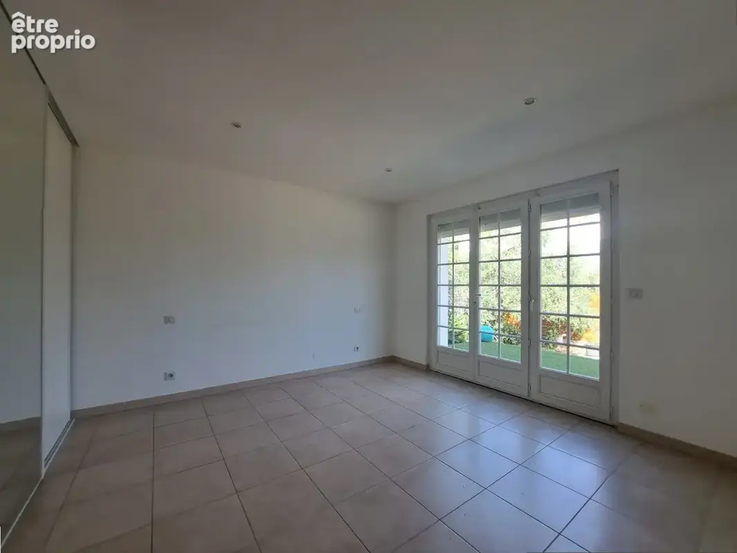 Maison avec 2 appartements et dépendance sur un terrain avec piscine - photo 10