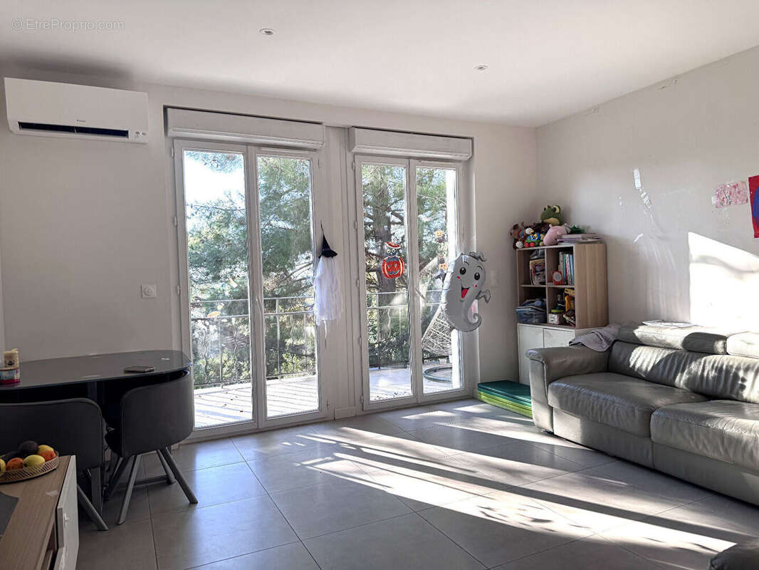 Appartement à VILLENEUVE-LES-AVIGNON