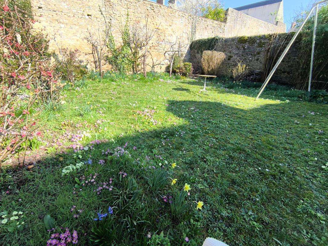 Maison hyper centre ville avec jardin - photo 2