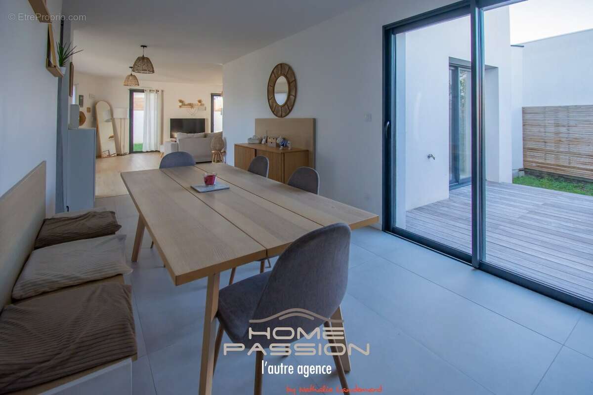 Maison à VAUX-SUR-MER