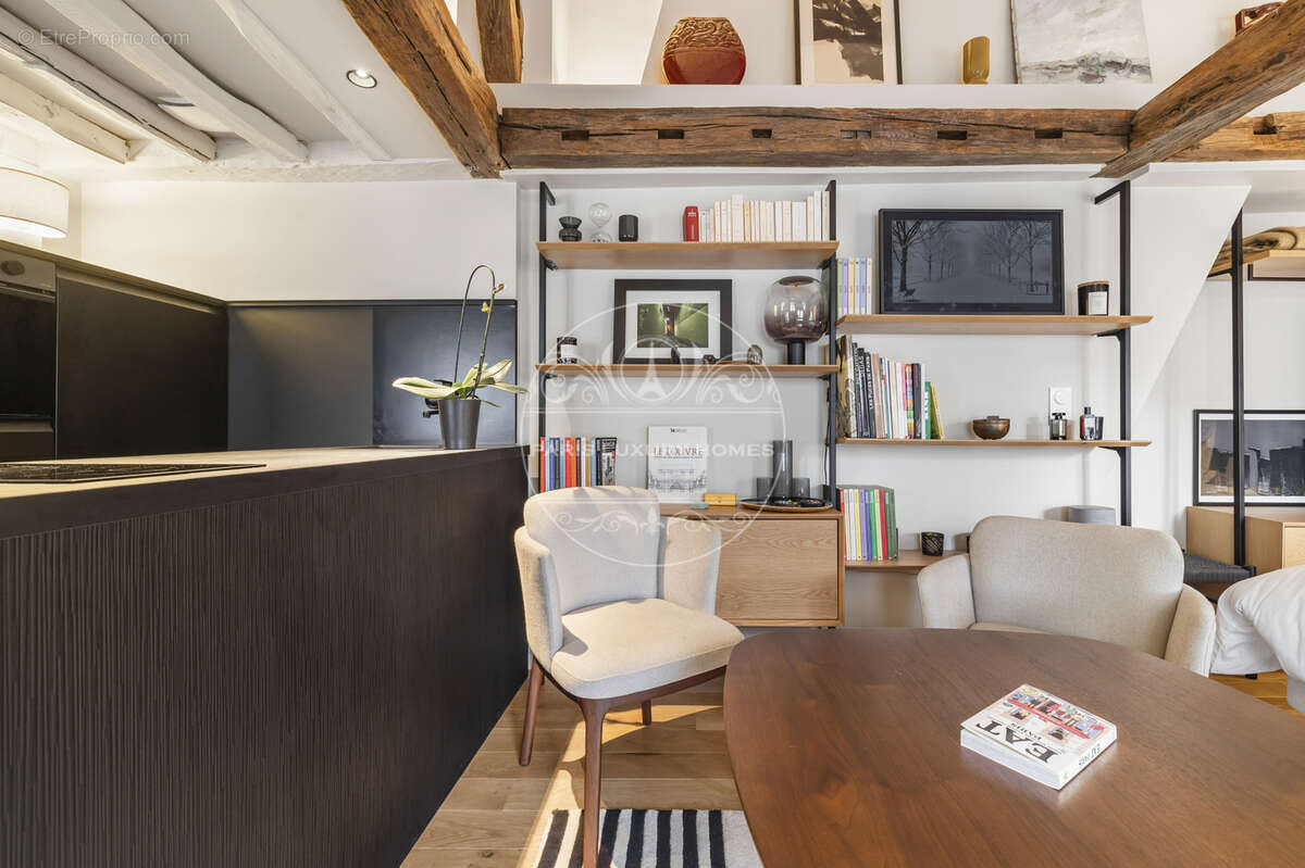 Appartement à PARIS-1E