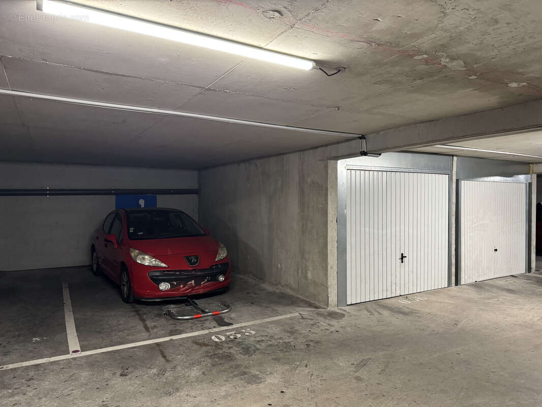 Parking à MARSEILLE-10E