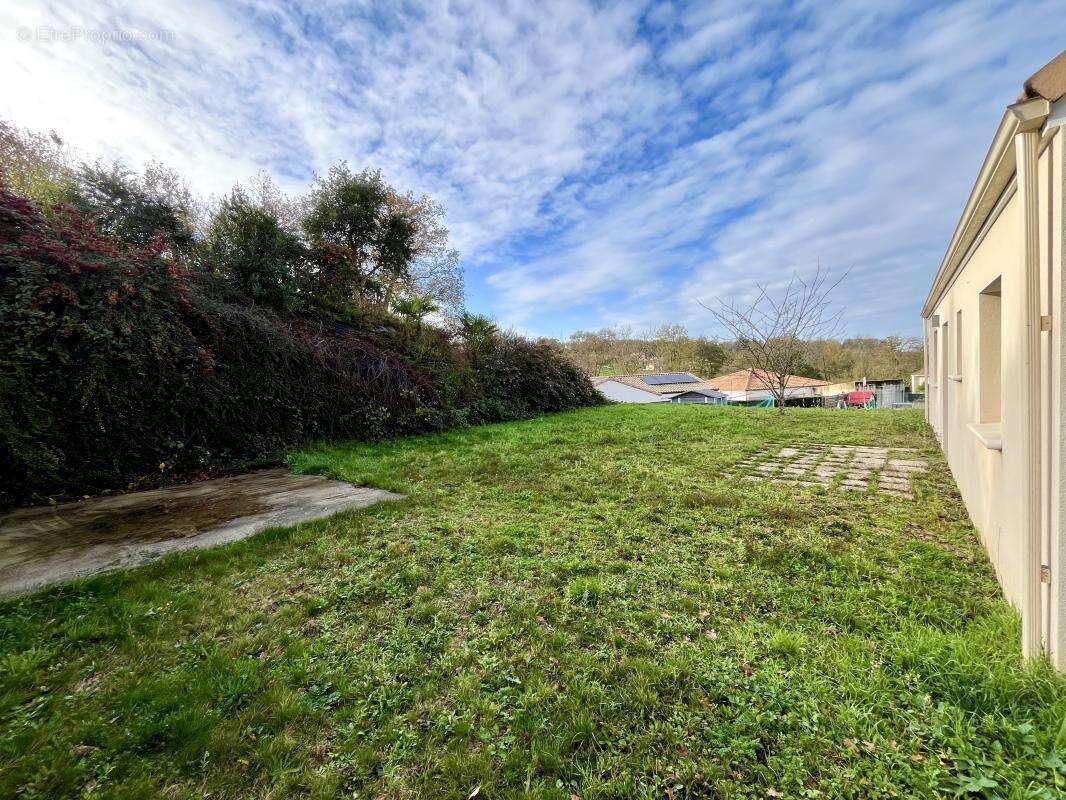 Maison à SAINT-MACAIRE-EN-MAUGES