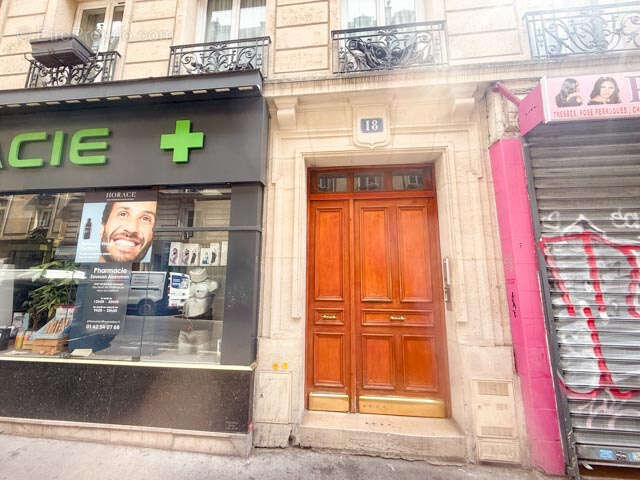 Parfait investisseur : deux studettes dans le 18ème pour un bon rendement locatif sans souci. - photo 2