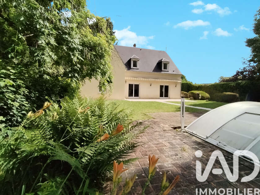 Maison 206 m² à Crevecoeur-Le-Grand  - photo 2