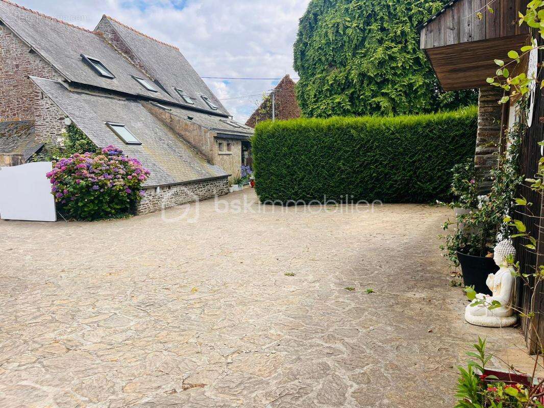 VAL COUESNON Magnifique maison en pierre de 141m² + espace gite de 47m² située sur la commune de Saint-Ouen-La-Rouerie - photo 2