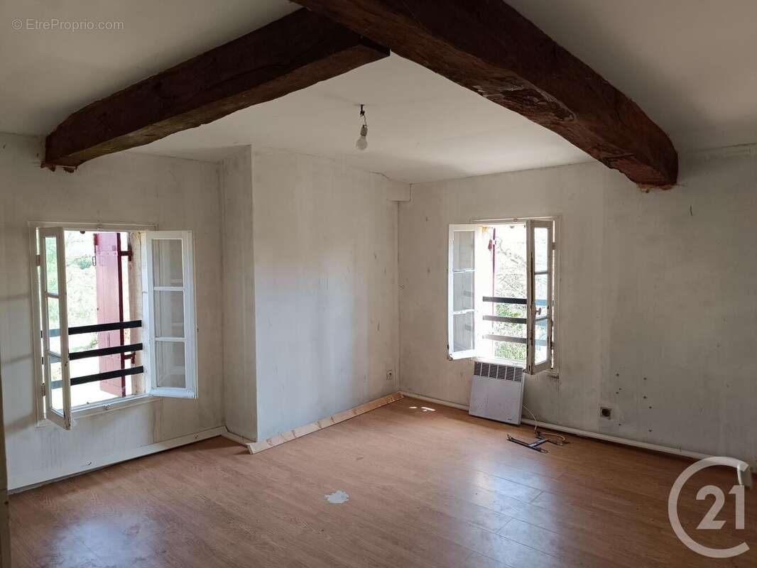 Maison 135 m² à Saint-Christophe-De-Double  - photo 6
