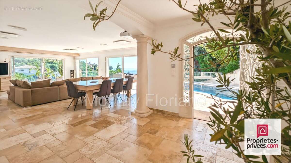 Maison à ROQUEBRUNE-SUR-ARGENS