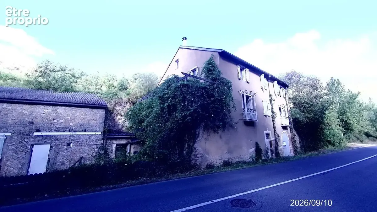 Maison de caractère à rénover- Fort potentiel - photo 2