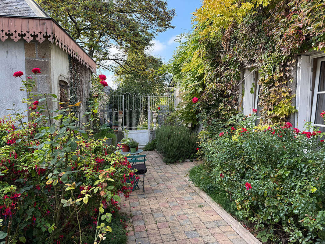 Maison à FRESNAY-SUR-SARTHE